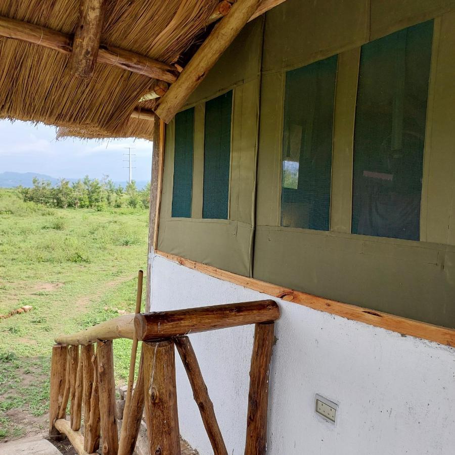 Songbird Safari Lodge & Campsite Katunguru Eksteriør bilde